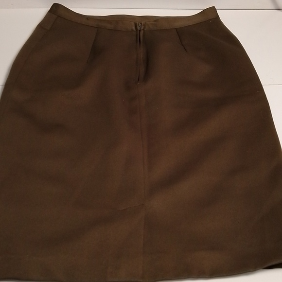 Butron down skirt olive green size small(48) lines zip at the back - Picture 5 of 5